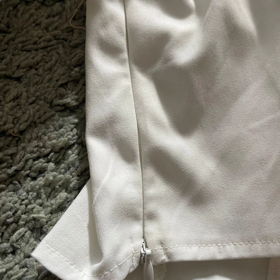 Vit korsettopp med puffärmar och snörning - 2