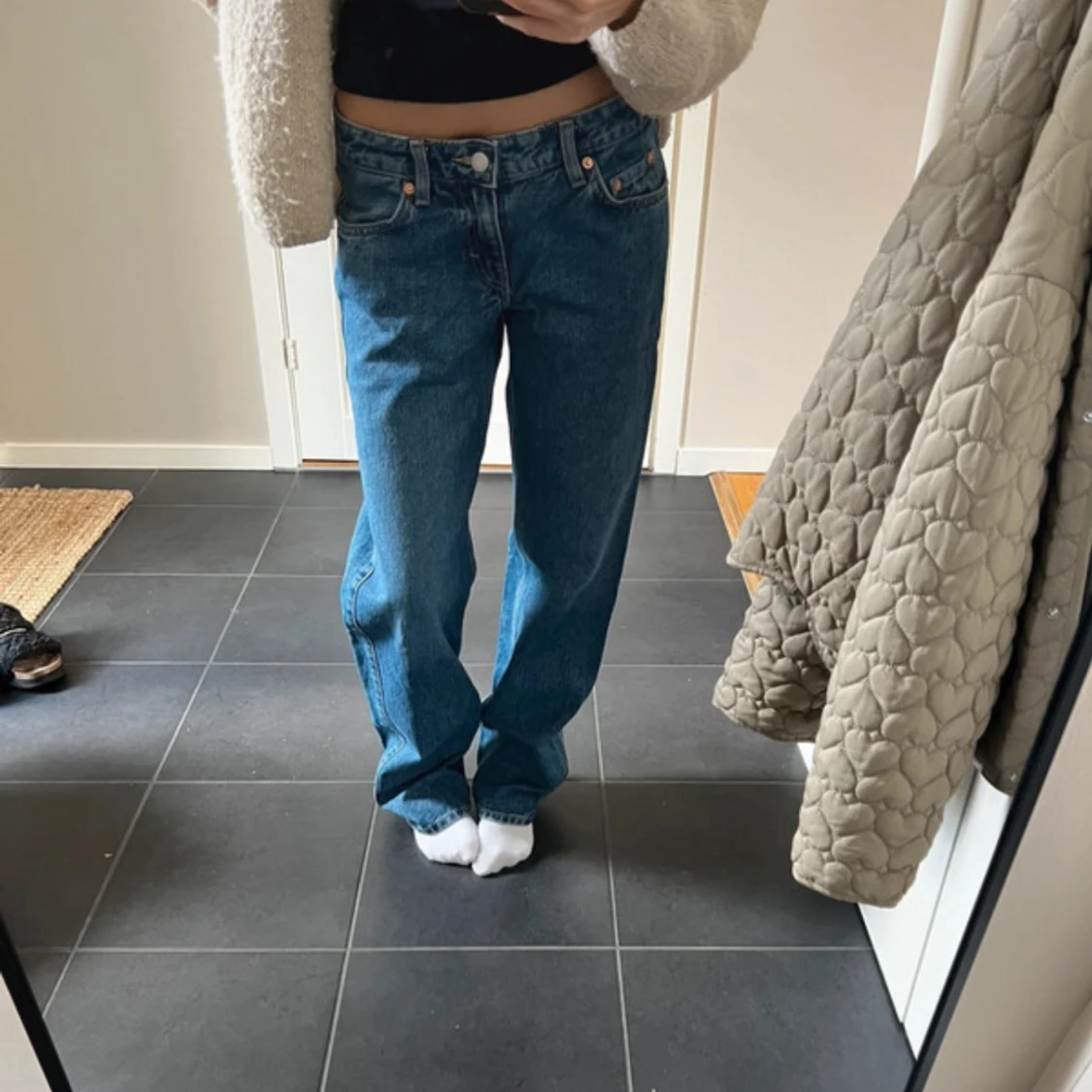 Low waist oversized jeans från Weekday