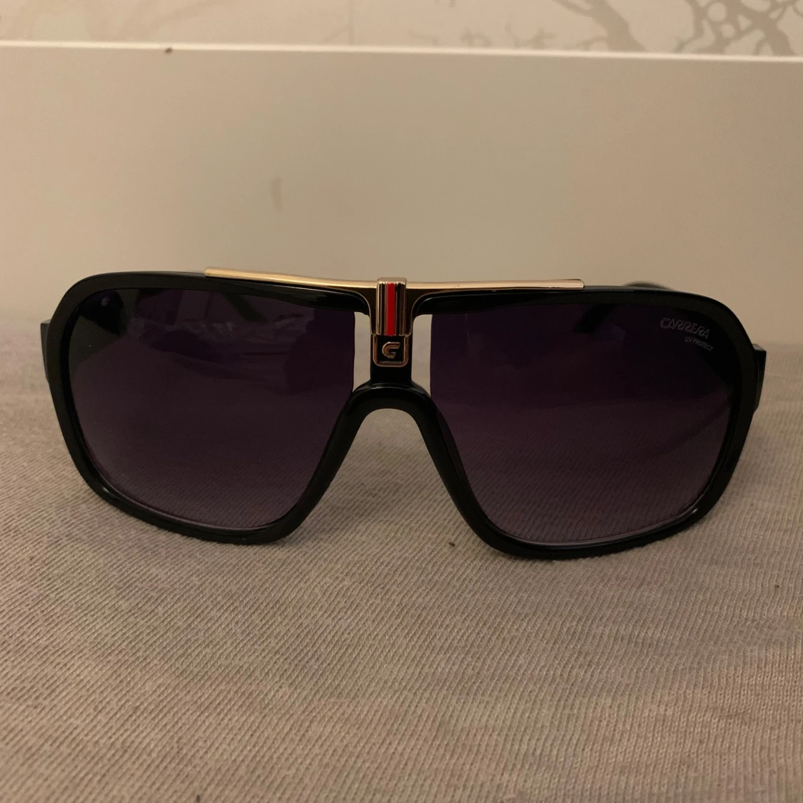 Svarta Carrera solglasögon med guld - 2