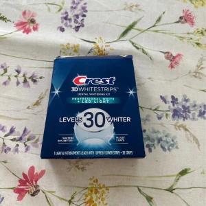 Crest 3D White Strips - Allt på sista bilden medföljer, inköpt i NY förra sommaren.