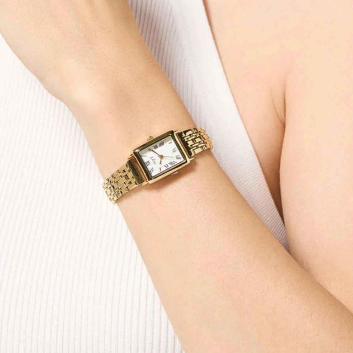 Guldig fyrkantig klocka från Regal - 1