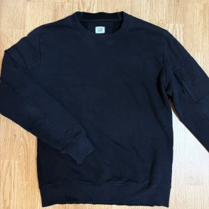 Cp company tröja - Cp company tröja i storlek M. Komm med frågor och bud😁