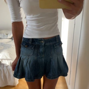 Jeanskjol - Söt jeanskjol med volang💙