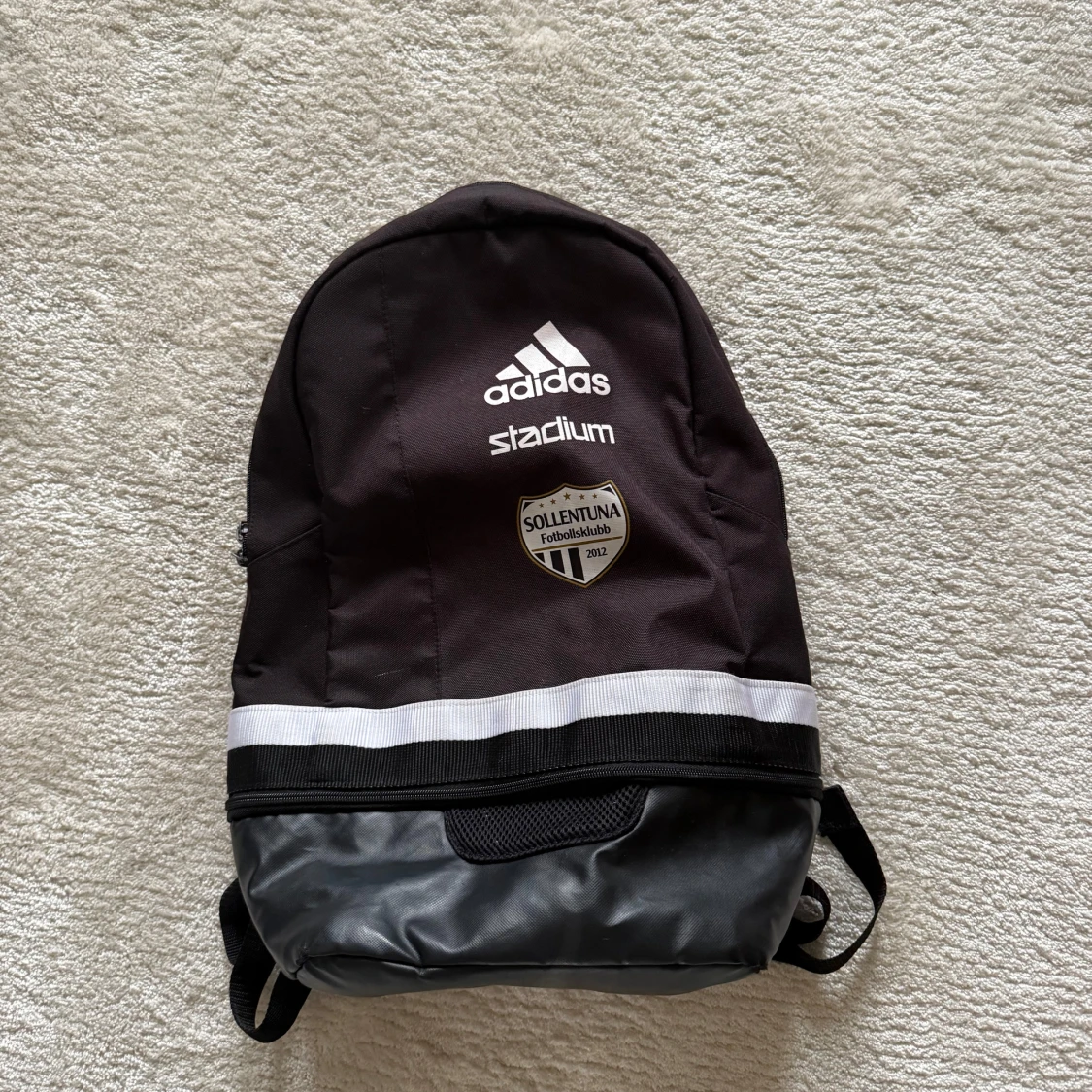 Svart Adidas ryggsäck Sollentuna FK