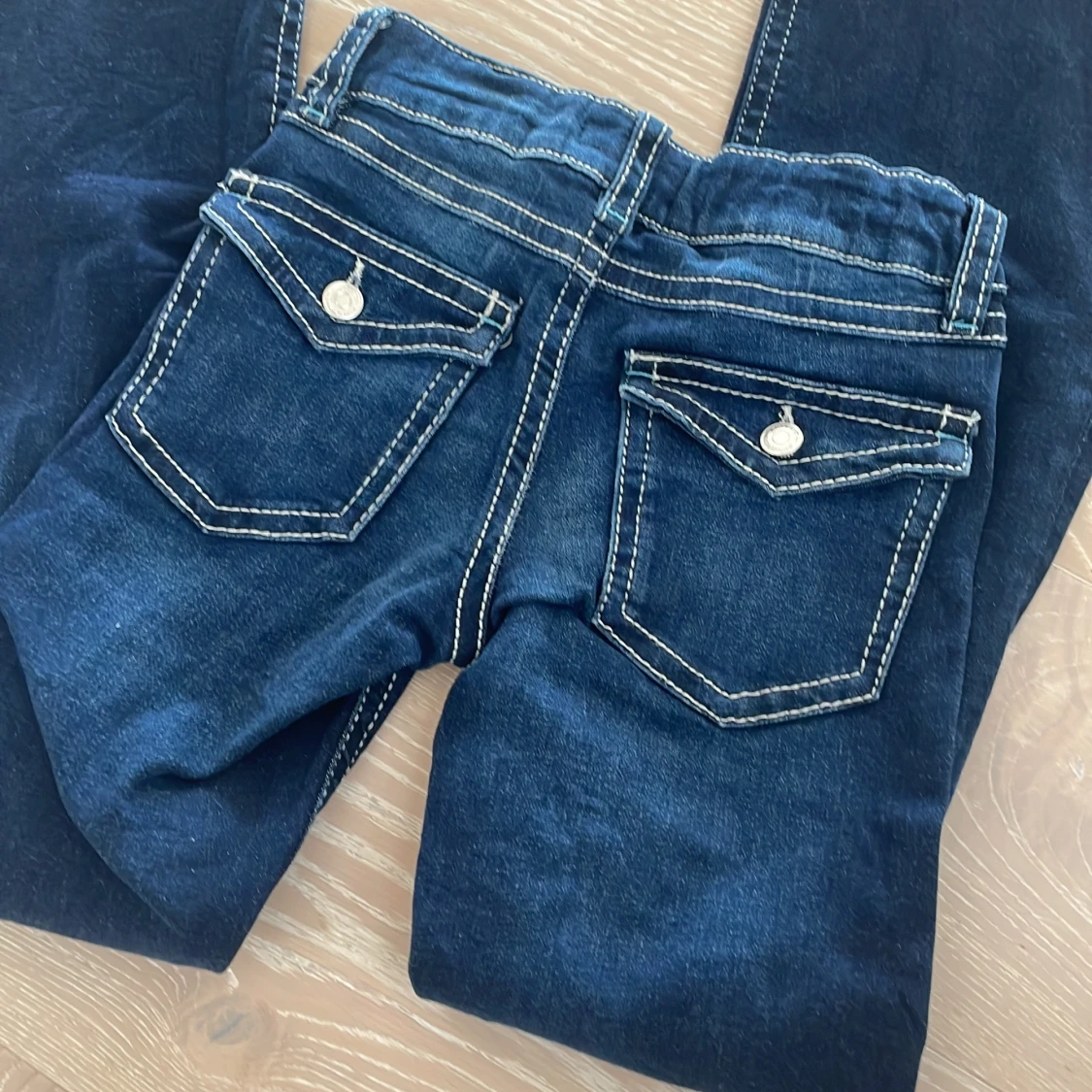 Mörkblå jeans från Gina Tricot stl 152 - 2
