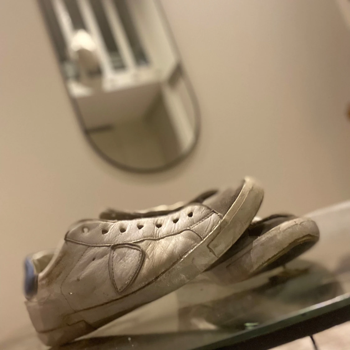 Vita sneakers med blå detalj - 3