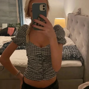 Mango topp - Finns att köpa på min Vinted, läs mer om toppen där❤️ namn: astridd.16