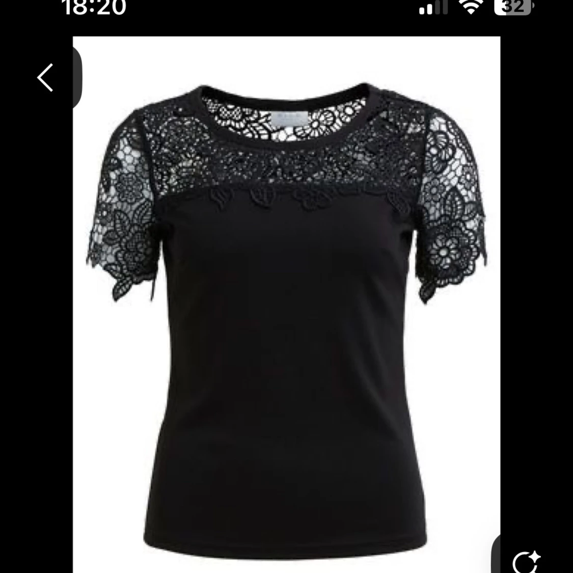 Svart blus med spetsdetaljer - 1