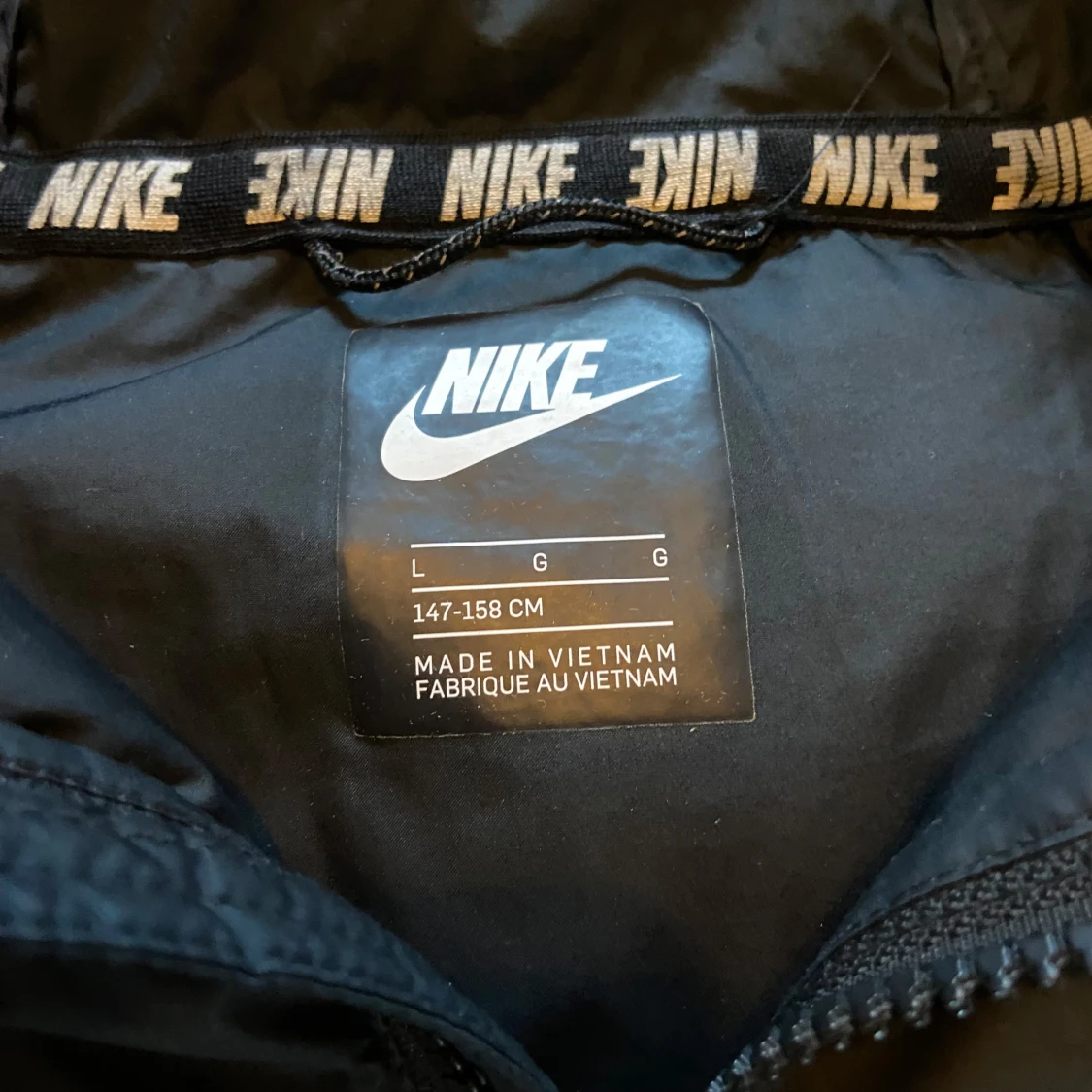 Svart pufferjacka från Nike - 2