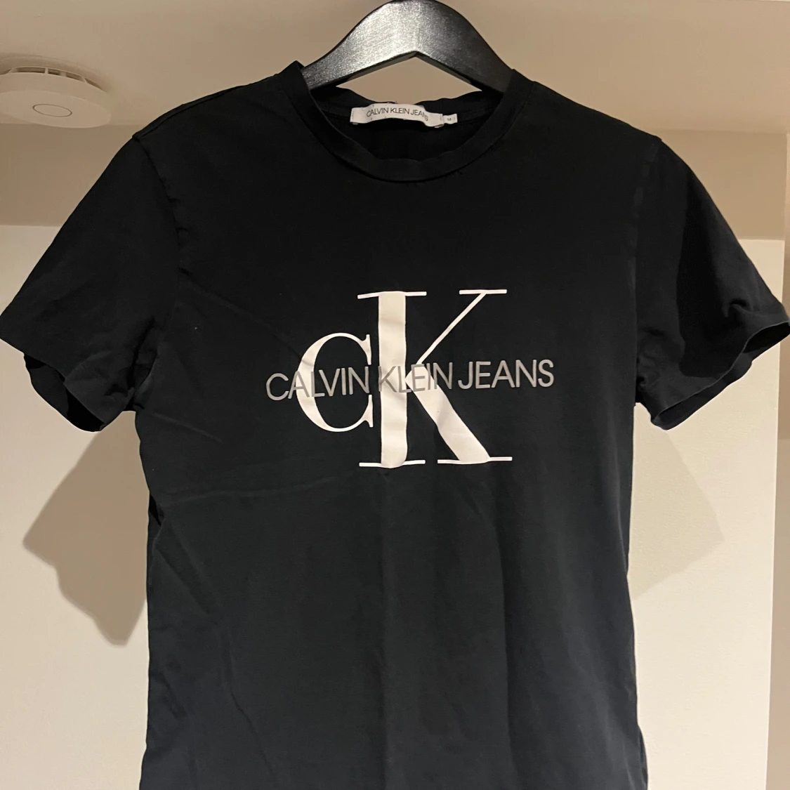 Svart t-shirt från Calvin Klein Jeans