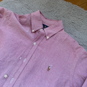 Ralph lauren skjorta - jätte fint skick | som ny | skön passform | stilren | sommrig | pris kan diskuteras vid snabb affär 