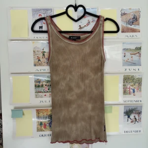 beige linnetopp från Blake - beige ribbad linnetopp från Blake, kom PM för fler bilder eller frågor