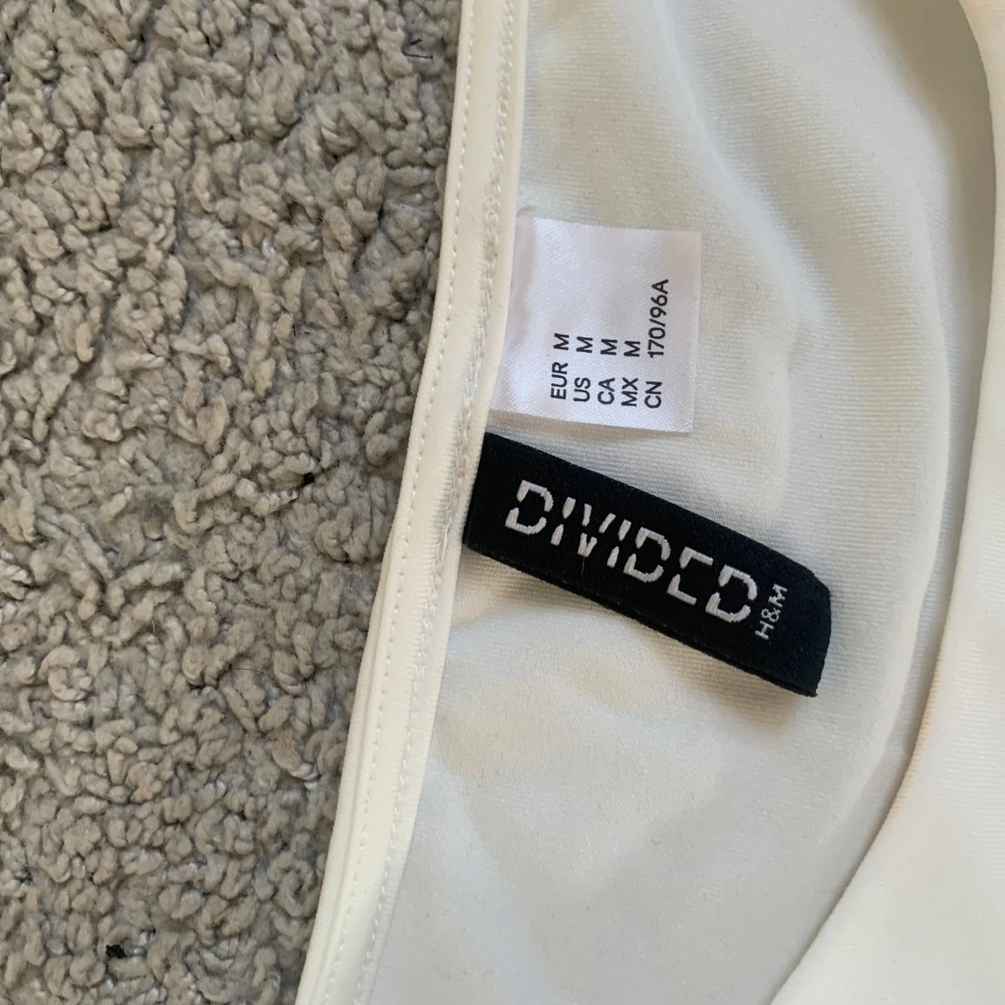 Vit kortärmad topp från Divided - 2