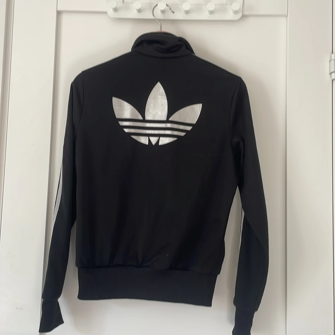 Svart vintage Adidas track jacket med ränder - 1