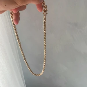 KEJSAR  HALSBAND  - CORDELL HALSBAND 6MM - 18K GULDPLÄTERAD, nypris ca 2500 , väldigt bra skick , knappt användt. 