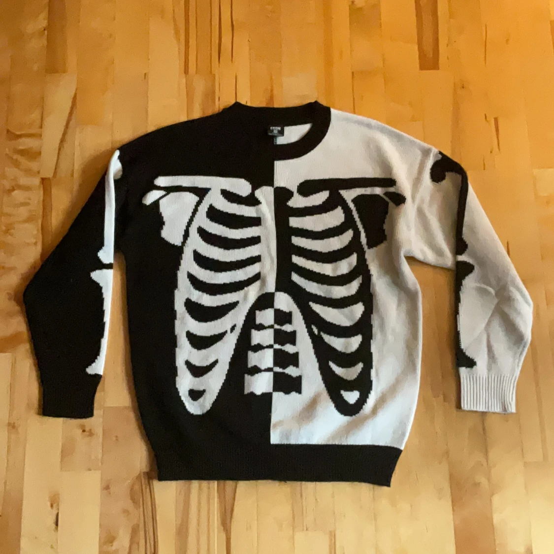 Svartvit skelett-tröja från FSBN