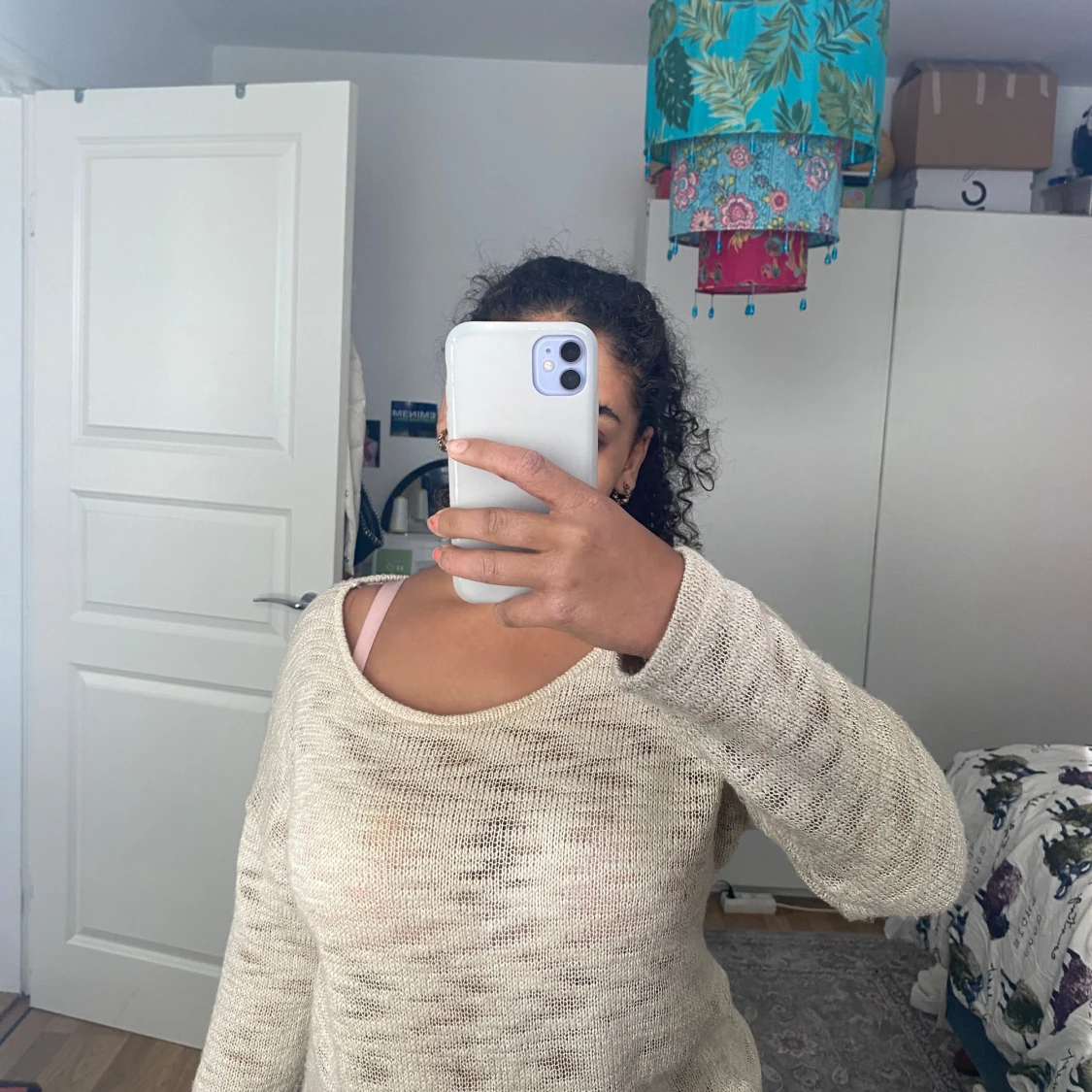 Beige stickad tröja med rund hals - 1