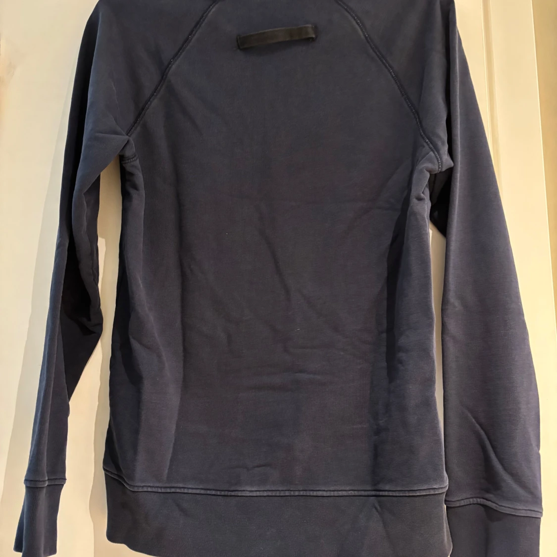 Mörkblå sweatshirt från WESC - 1