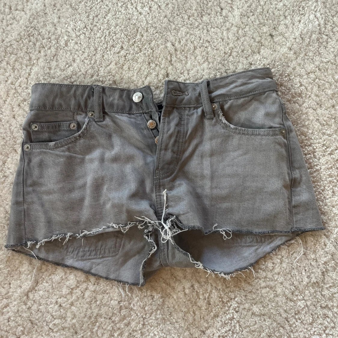 Lågmidjade Grå jeansshorts