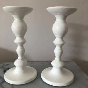 2 vita robusta ljusstakar - 2 ljusstakar för blockljus 