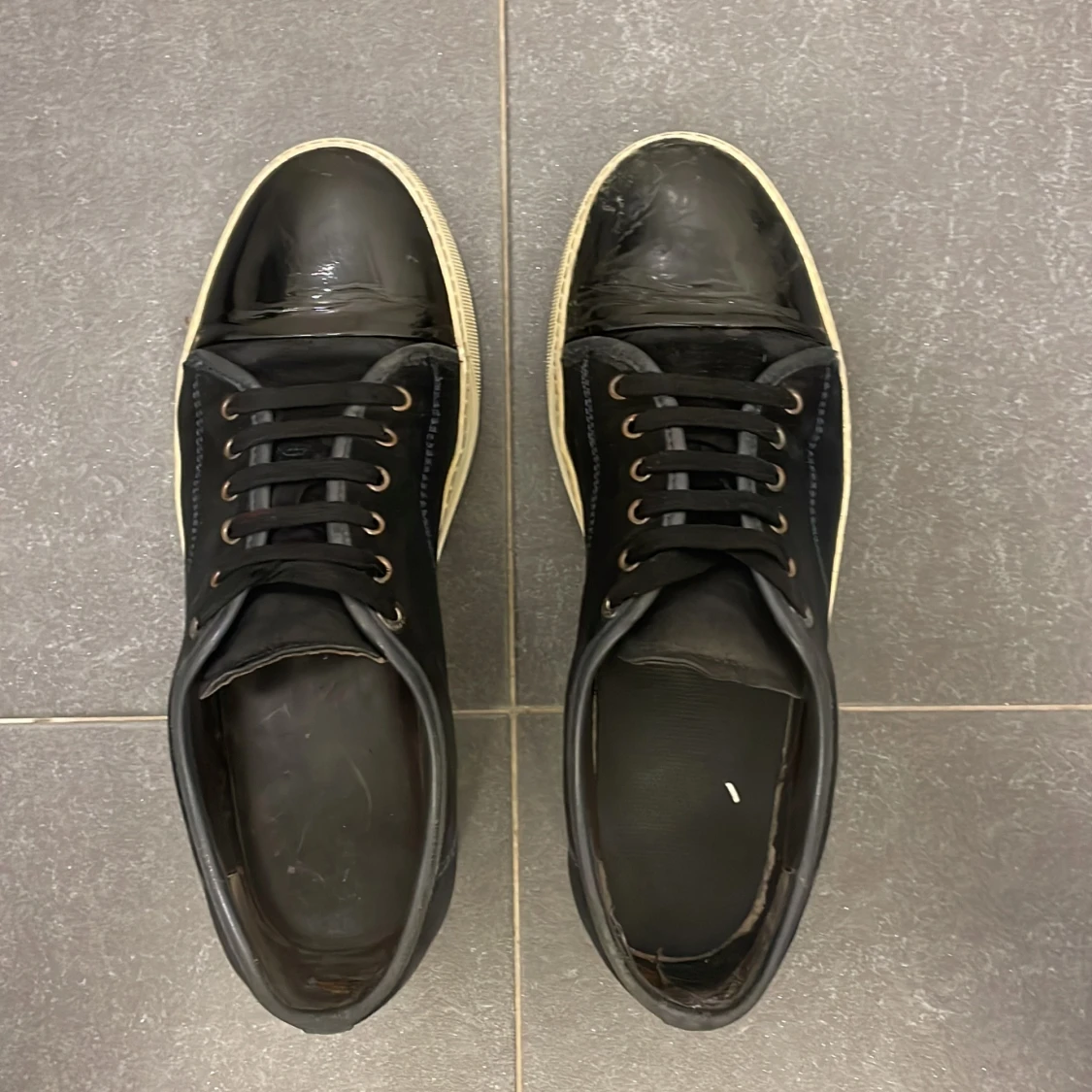 Svarta Lanvin sneakers i mocka 