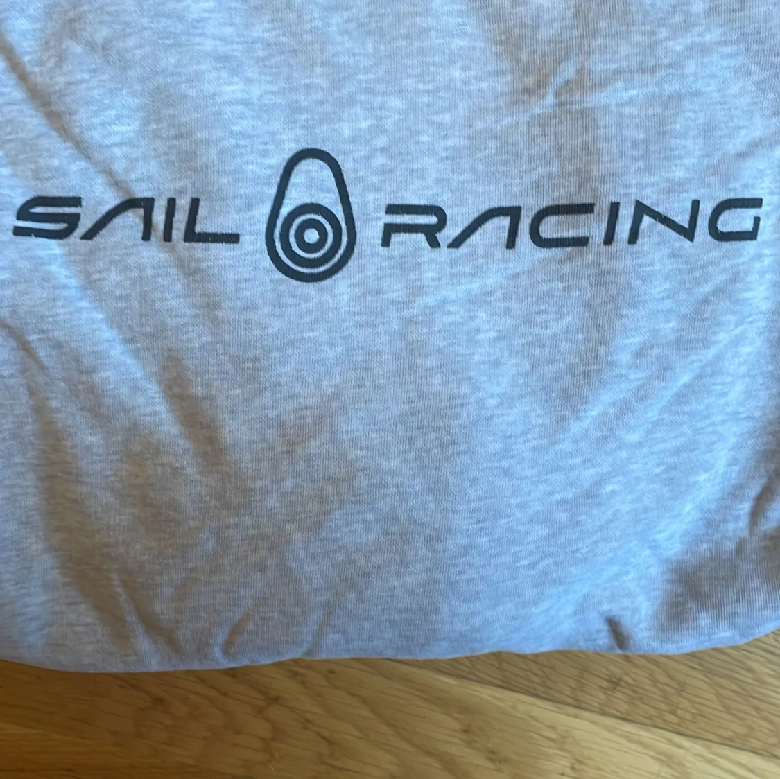 Ljusgrå Sail Racing hoodie med tryck - 3