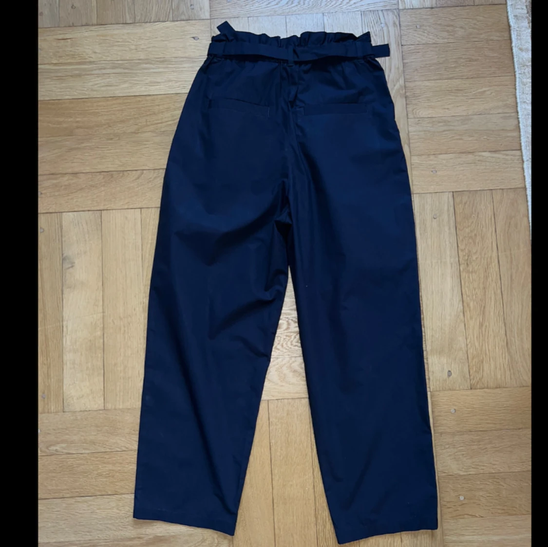 Mörkblå byxor med knyt från Slobe Iéna - 1