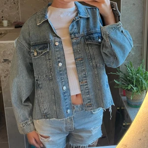 Jeansjacka - Så nice jeansjacka!! Så snygg tvätt💙oversized