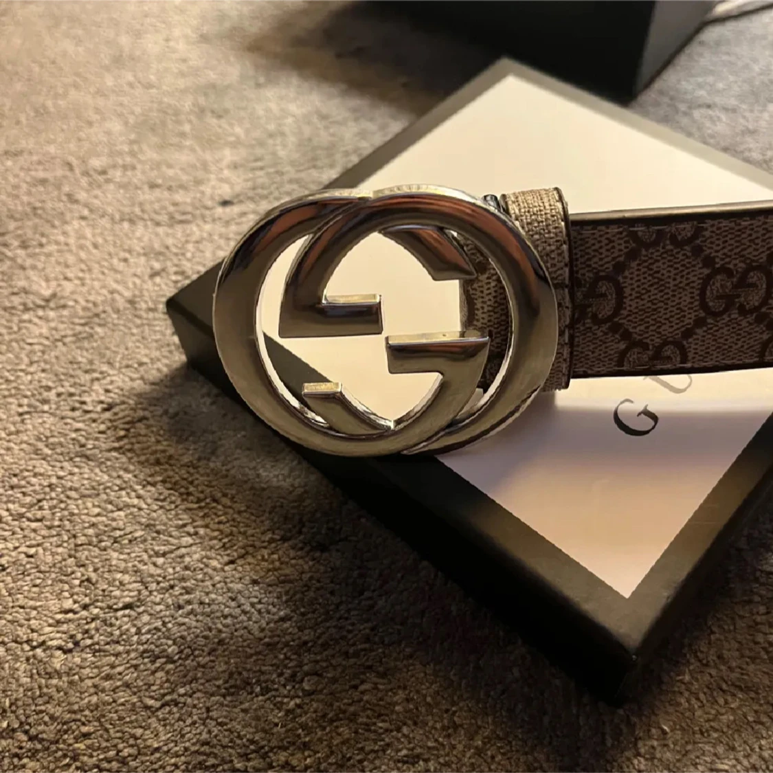 GG  bälte med silverfärgat spänne - 1