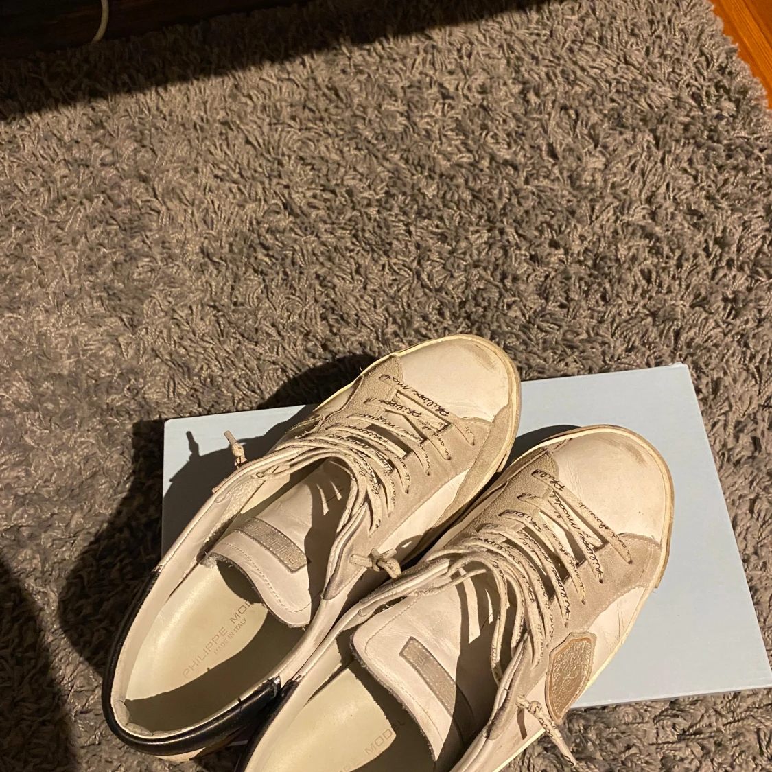 Beige sneakers från Philippe Model - 1