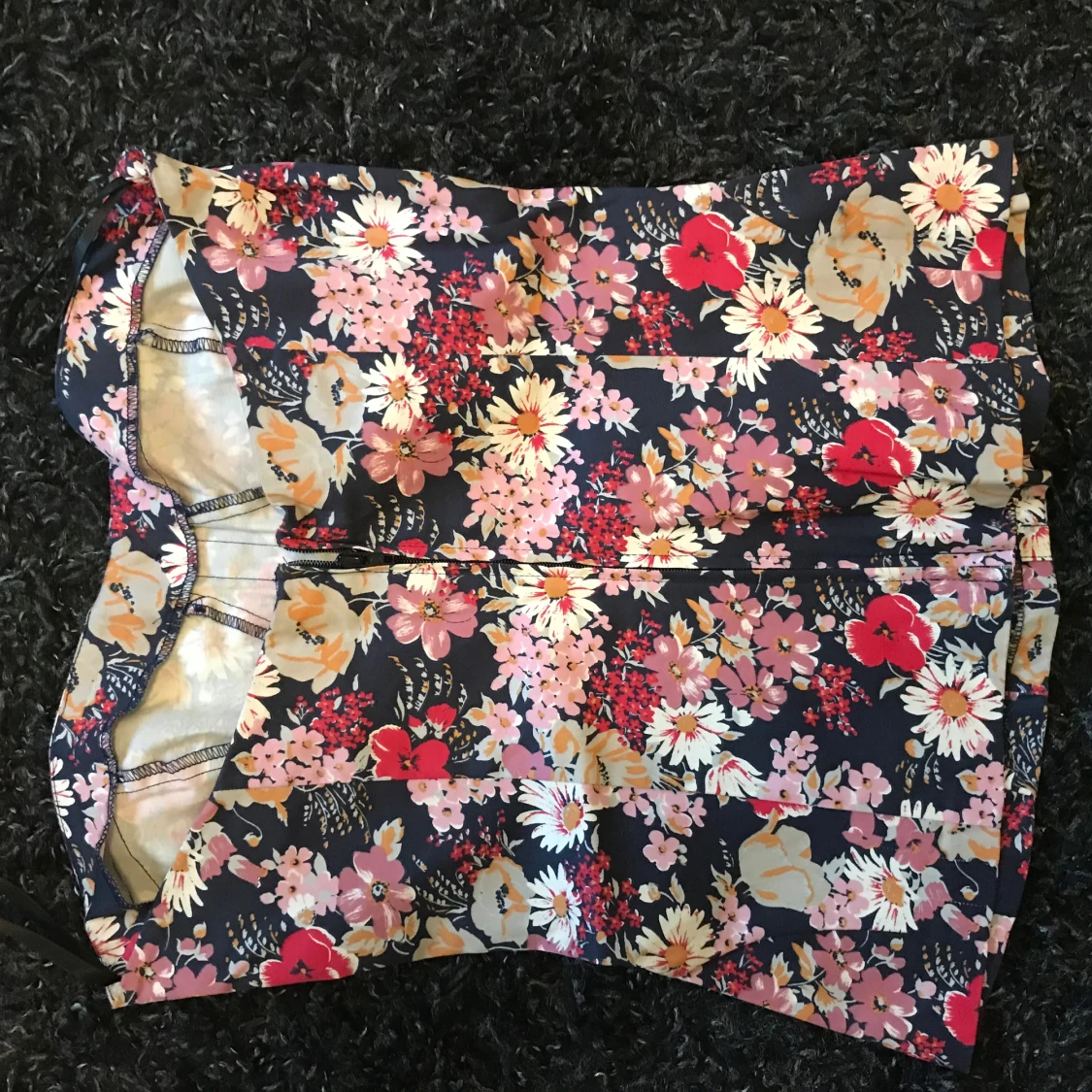 Blommig tubtopp med knappar - 1