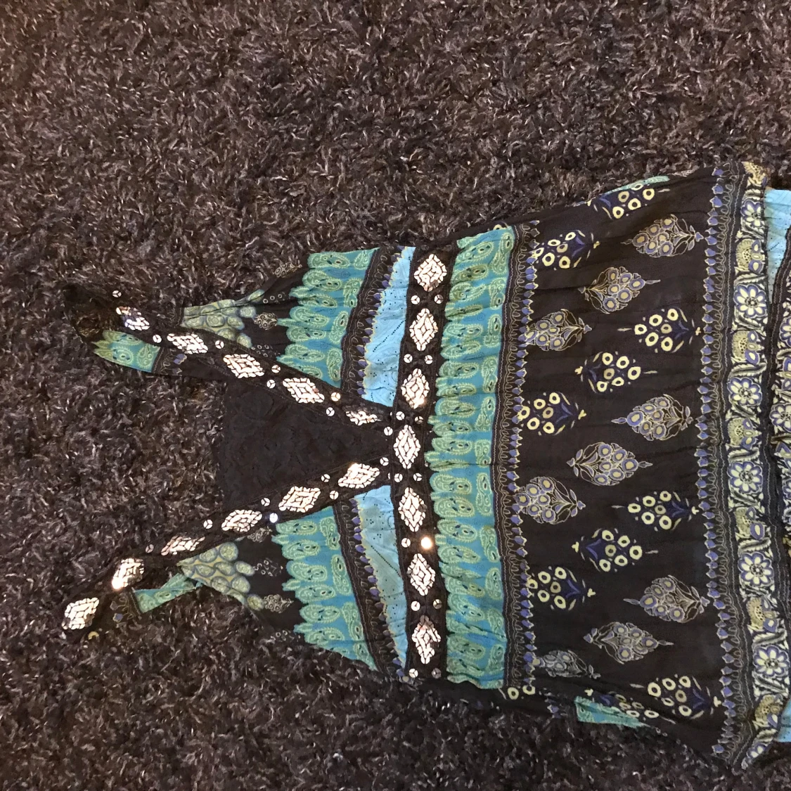 Svart och turkos mönstrad klänning med knytband - 2