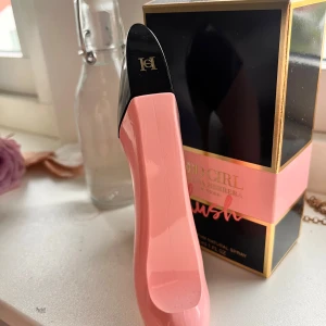 Good Girl Blush Eau de Parfum 30ml - Säljer min Carolina Herrera parfym! Använda typ 4 ggr så nästan som ny🫶🏻 köpt för 800+ kr! Använd Instabox om ni vill köpa!