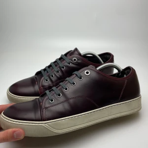 Lanvin skor  - Hej! Säljer nu dessa svin feta lanvin skor. Skorna är i fint skick! Har begränsat antal boxar och dustbag. Hör av dig vid frågor