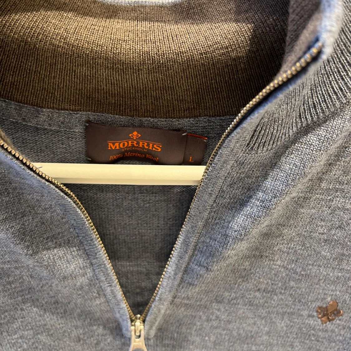 Ljusblå merinoullströja med halv dragkedja från Morris - 1