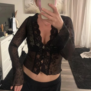 Spets tröja Venderby’s  - från Venderby’s i storlek S/M