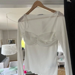 Vit långärmad mesh topp - Aldrig använd med lappar kvar 