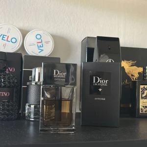Dior Homme Intense Eau de Parfum - Säljer nu en personlig favorit, dior homme intense. Beställd på notino, lådan skickad med! Skulle säga att det är cirka 35ml kvar