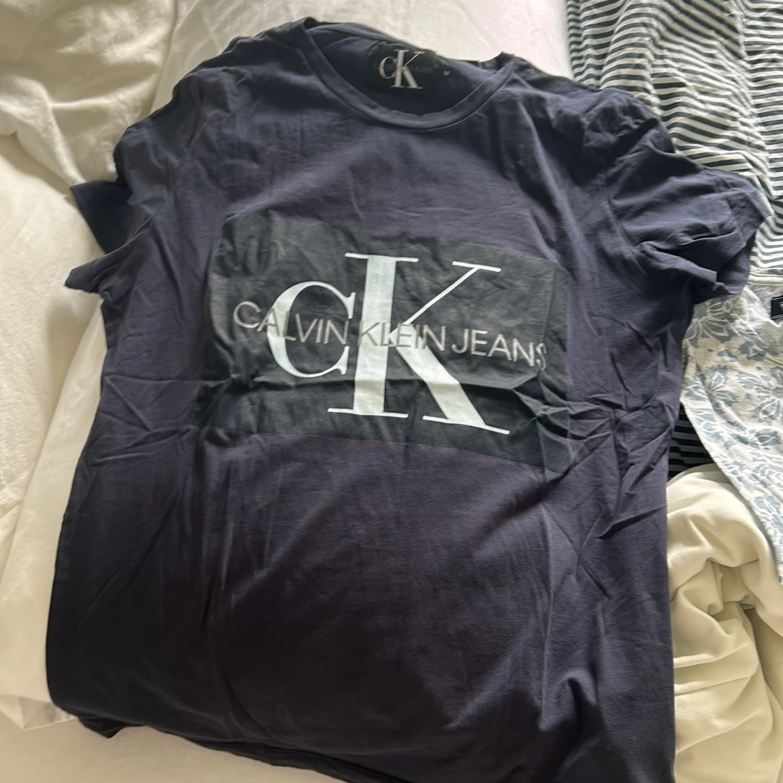 Svart t-shirt från Calvin Klein Jeans