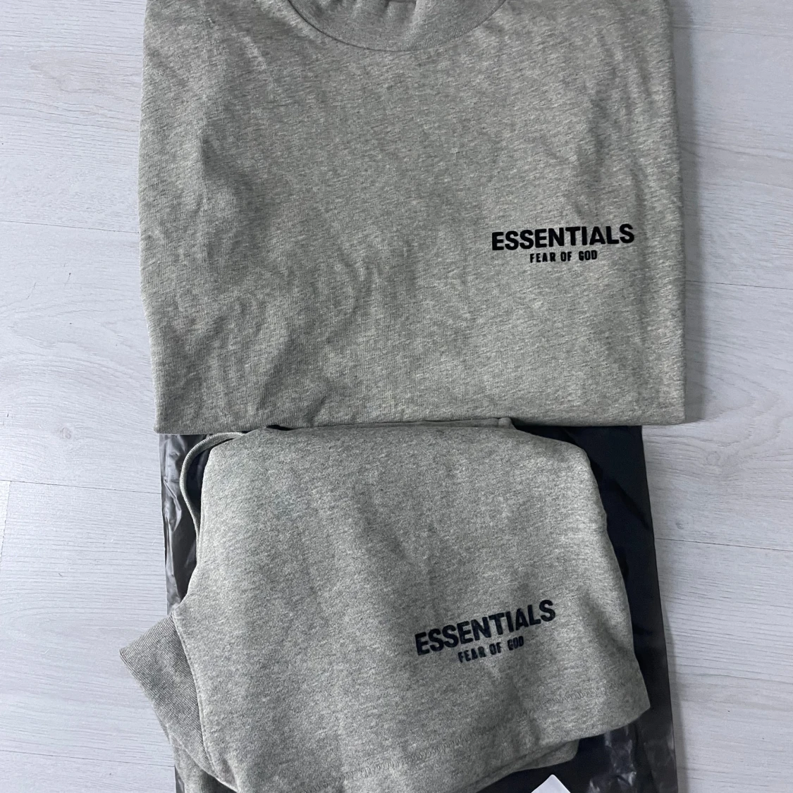 Gråt sett från Essentials Fear of God - 3