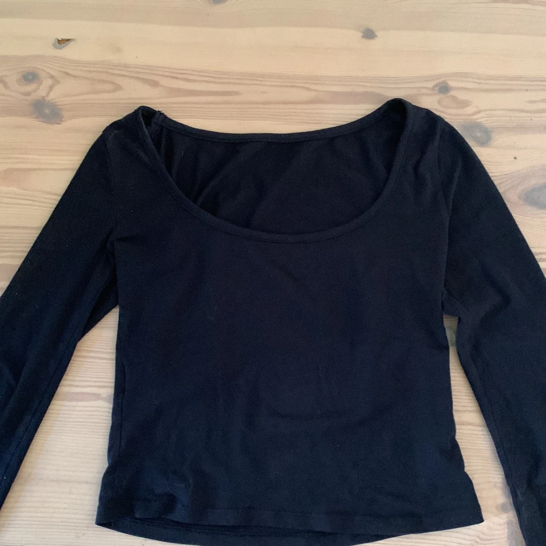 Svart långärmad topp från Gina Tricot - 1