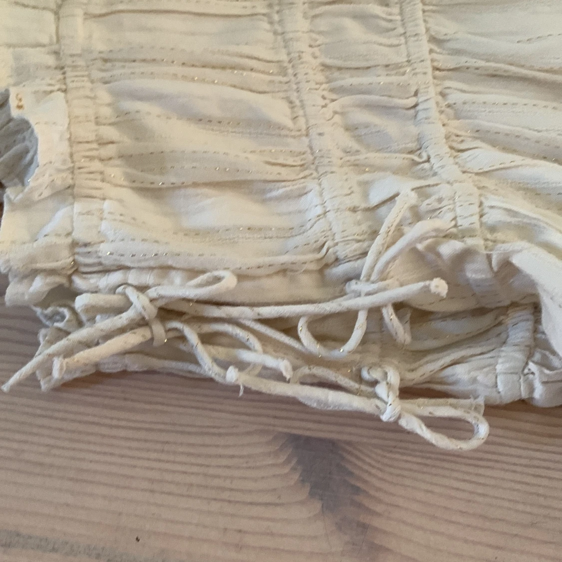 Beige volangtopp med smala axelband från Zara - 4