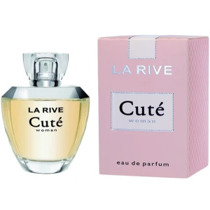 La Rive Cuté Woman Eau de Parfum - Fräsch och feminin parfym från La Rive med namnet Cuté Woman. Flaskan är genomskinlig med silverfärgat lock och ljusgul vätska. Kommer i en ljusrosa kartong med silverdetaljer. Perfekt för dig som gillar eleganta och mjuka dofter. Aldrig använd.
