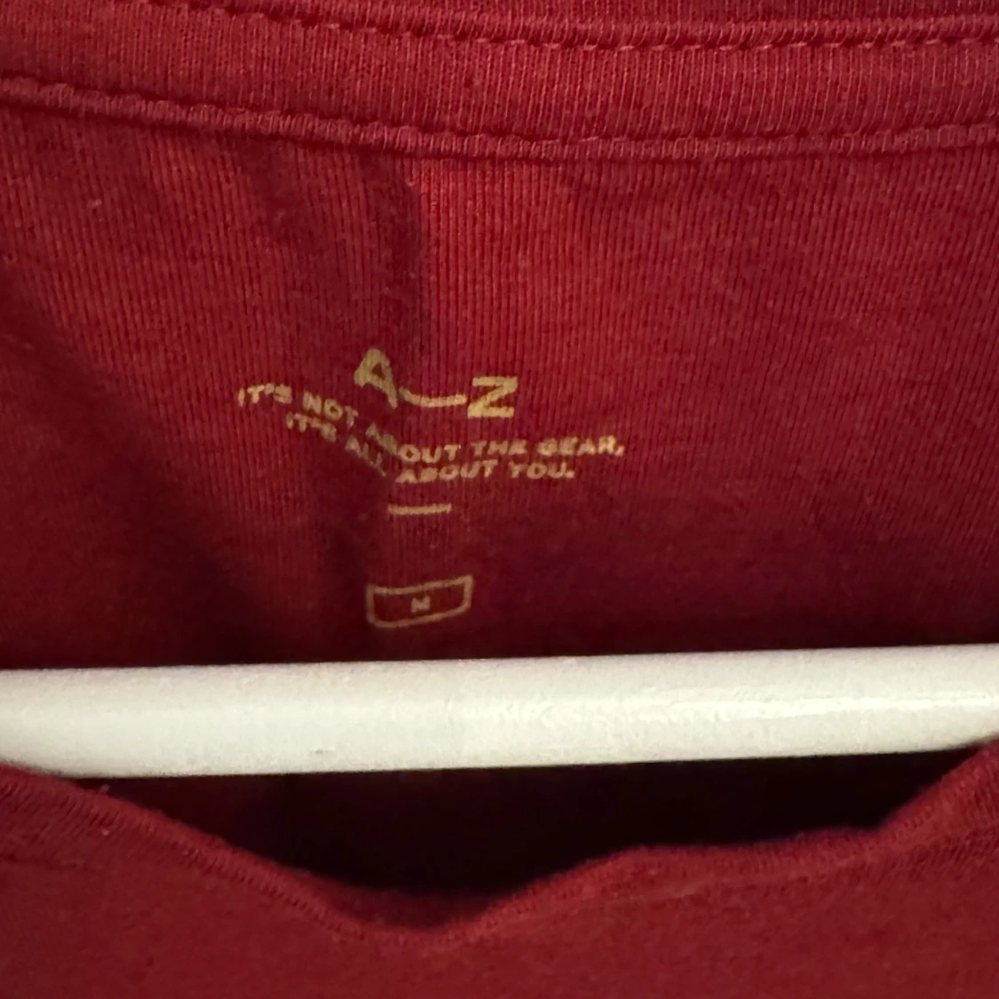 Vinröd t-shirt från A–Z - 1