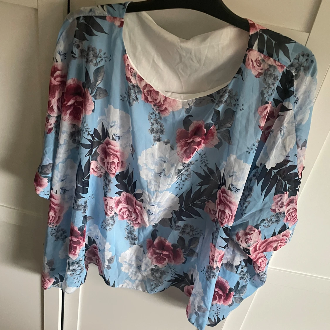 Blommig blå oversized blus - 1