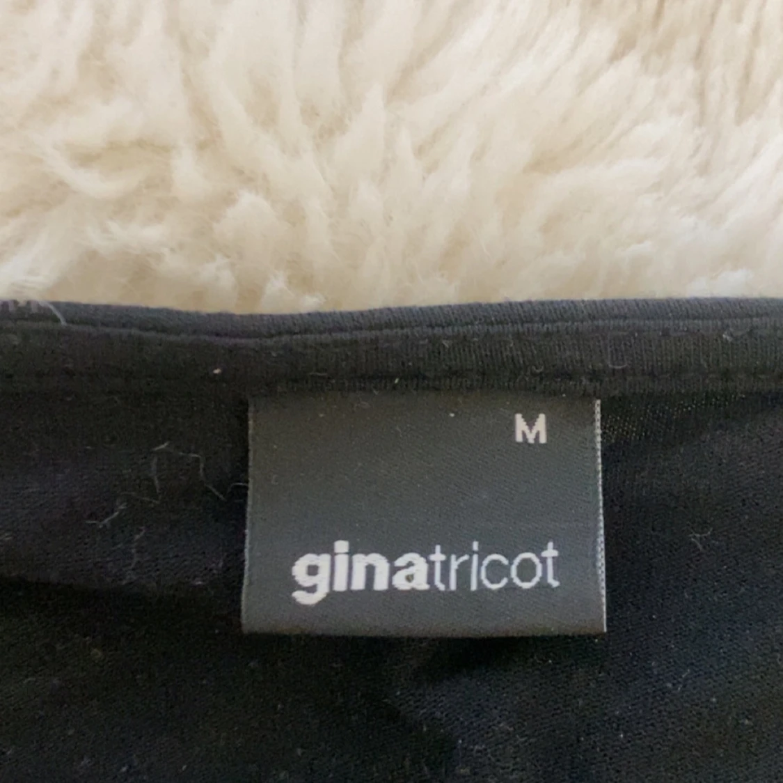 Svart långärmad topp från Gina Tricot - 1