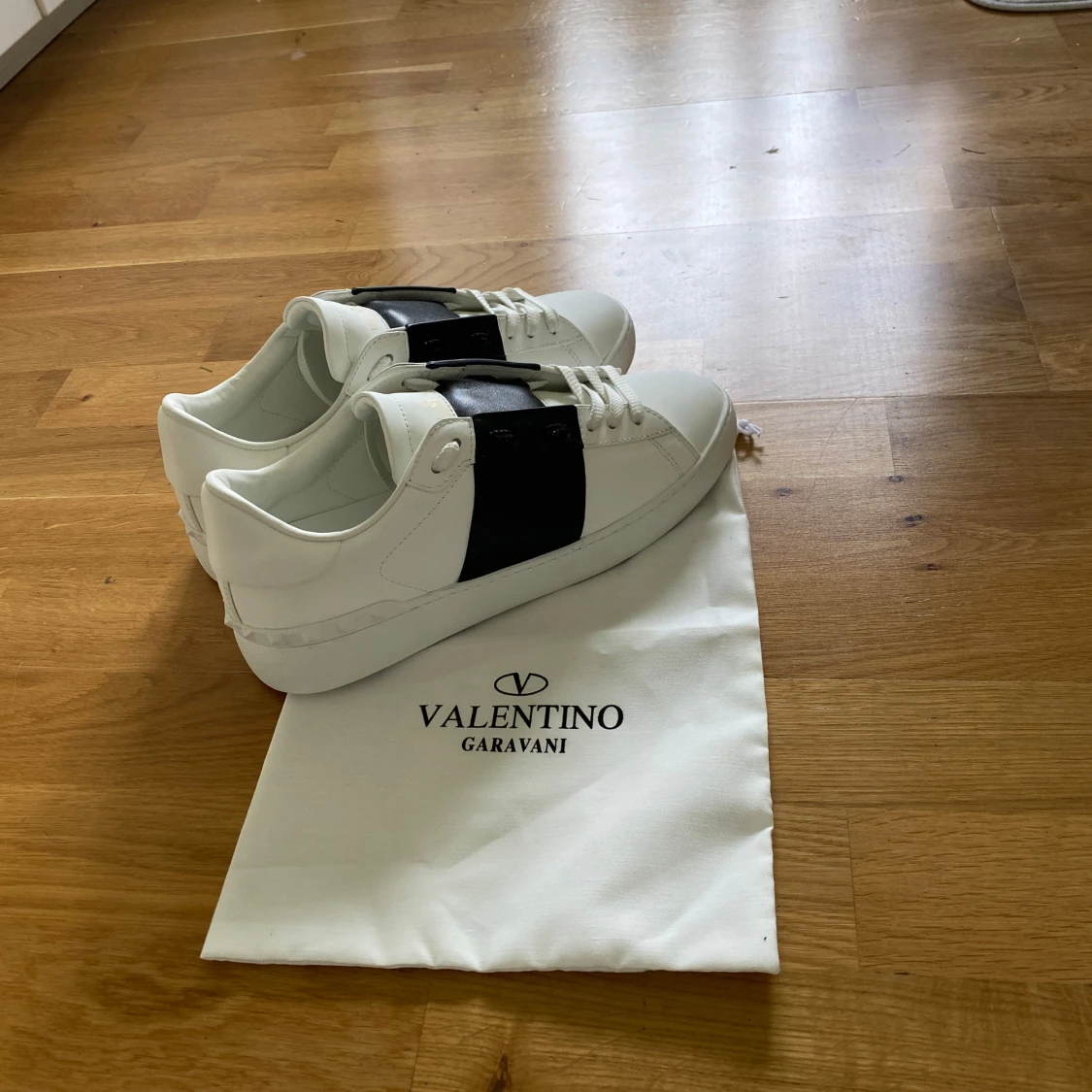 Valentino Garavani Opens vita