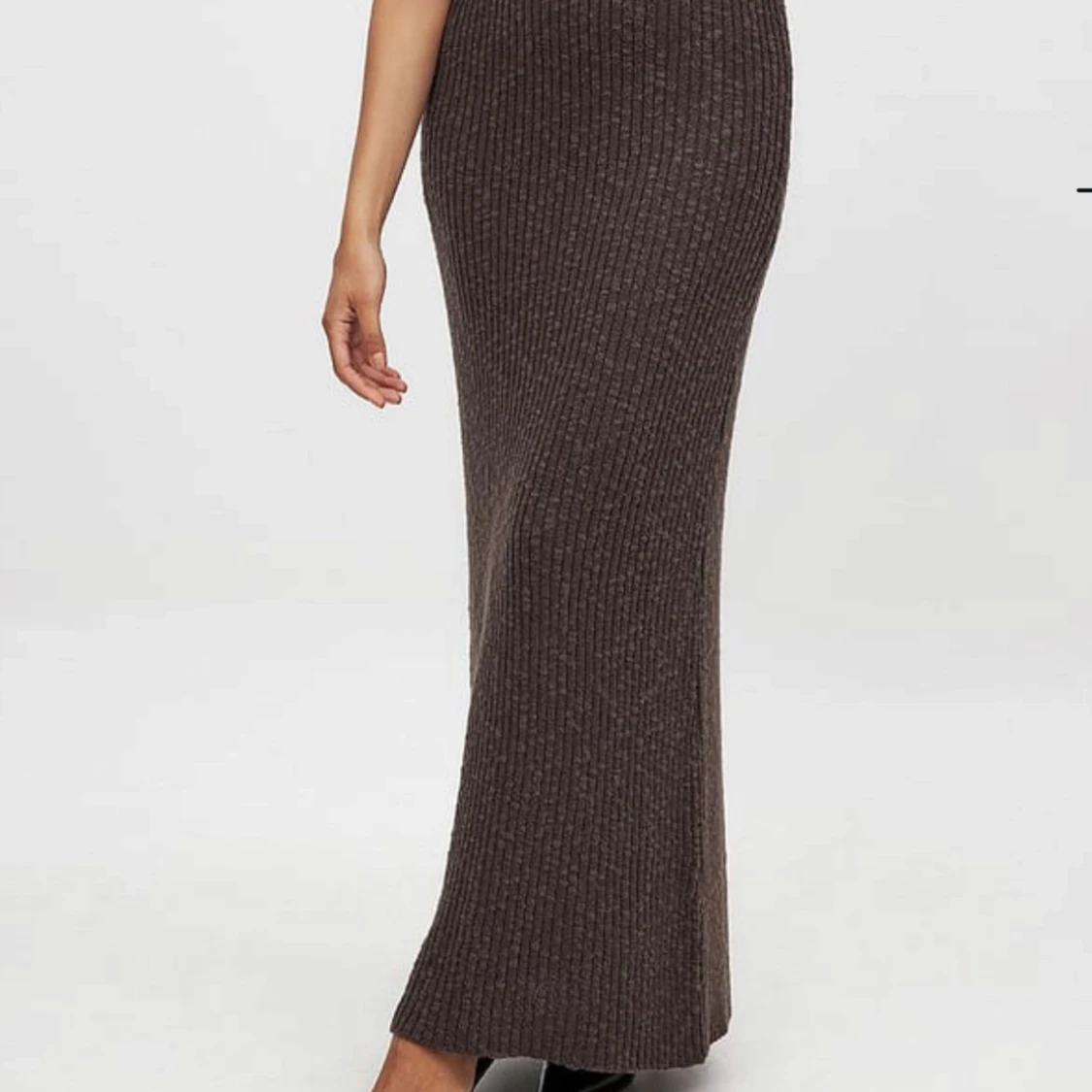 Brun ribbad offshoulder långklänning  - 4