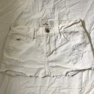 Lågmidjade Hollister kjol  - Den är i superskick tveka inte vid frågor!!💕Midjemått 34 cm