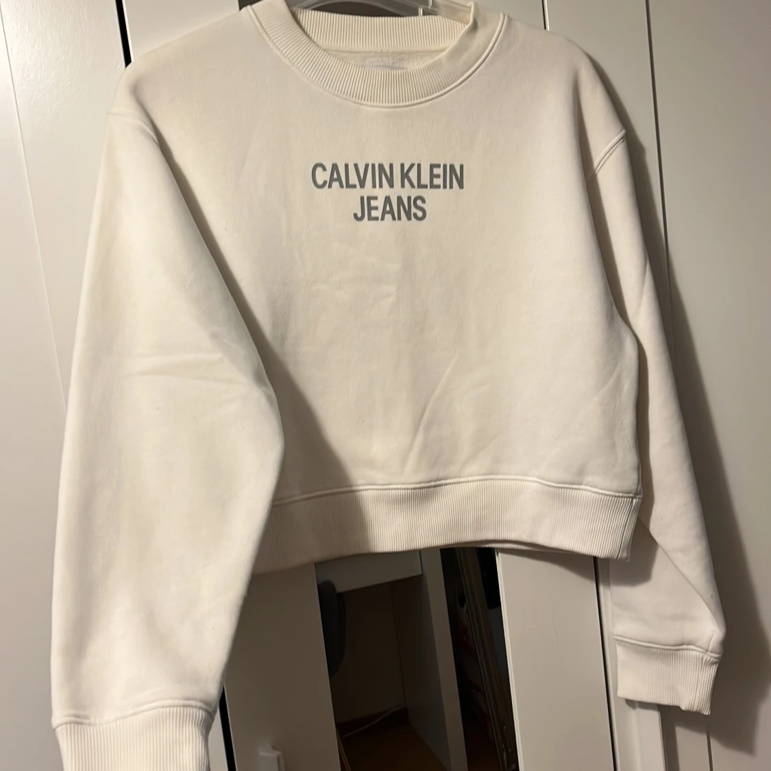 Vit sweatshirt från Calvin Klein Jeans